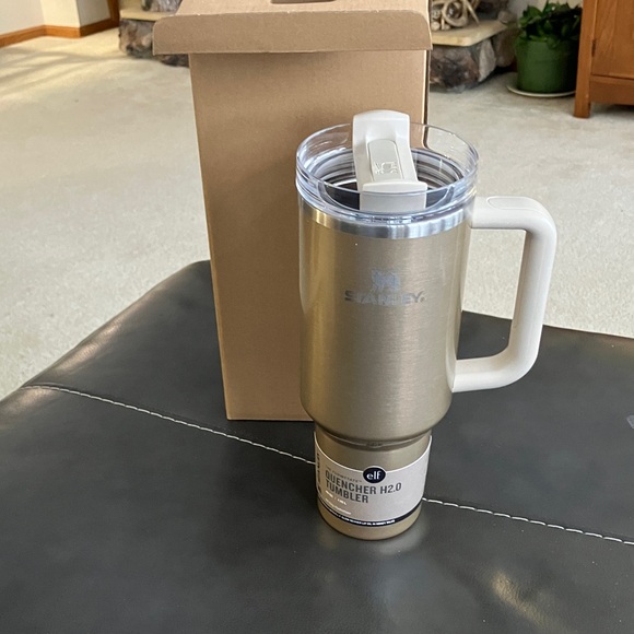 Stanley Quencher H2.0 Tumbler - Elegant Gold - Picture 2 of 7